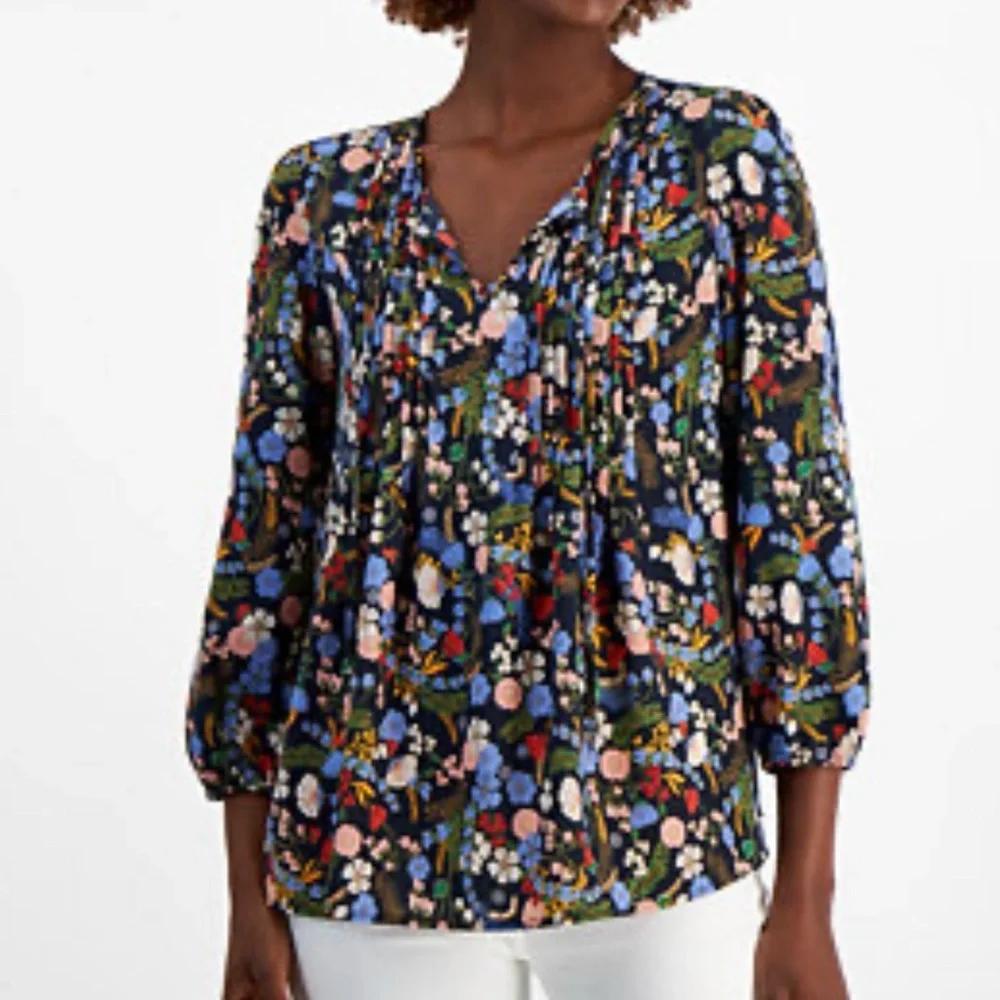 3/$15 TOMMY HILFIGER floral Pintuck blouse